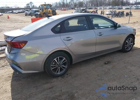 2023 Kia Forte Lxs z USA, uszkodzony, nr VIN 3KPF24AD1PE569731